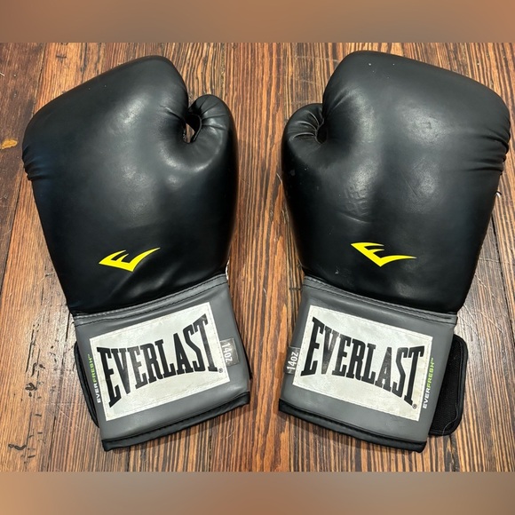 Everlast Pro Style Training Boxing Combat Sports Black  Gloves 14 Ounces - Picture 1 of 3